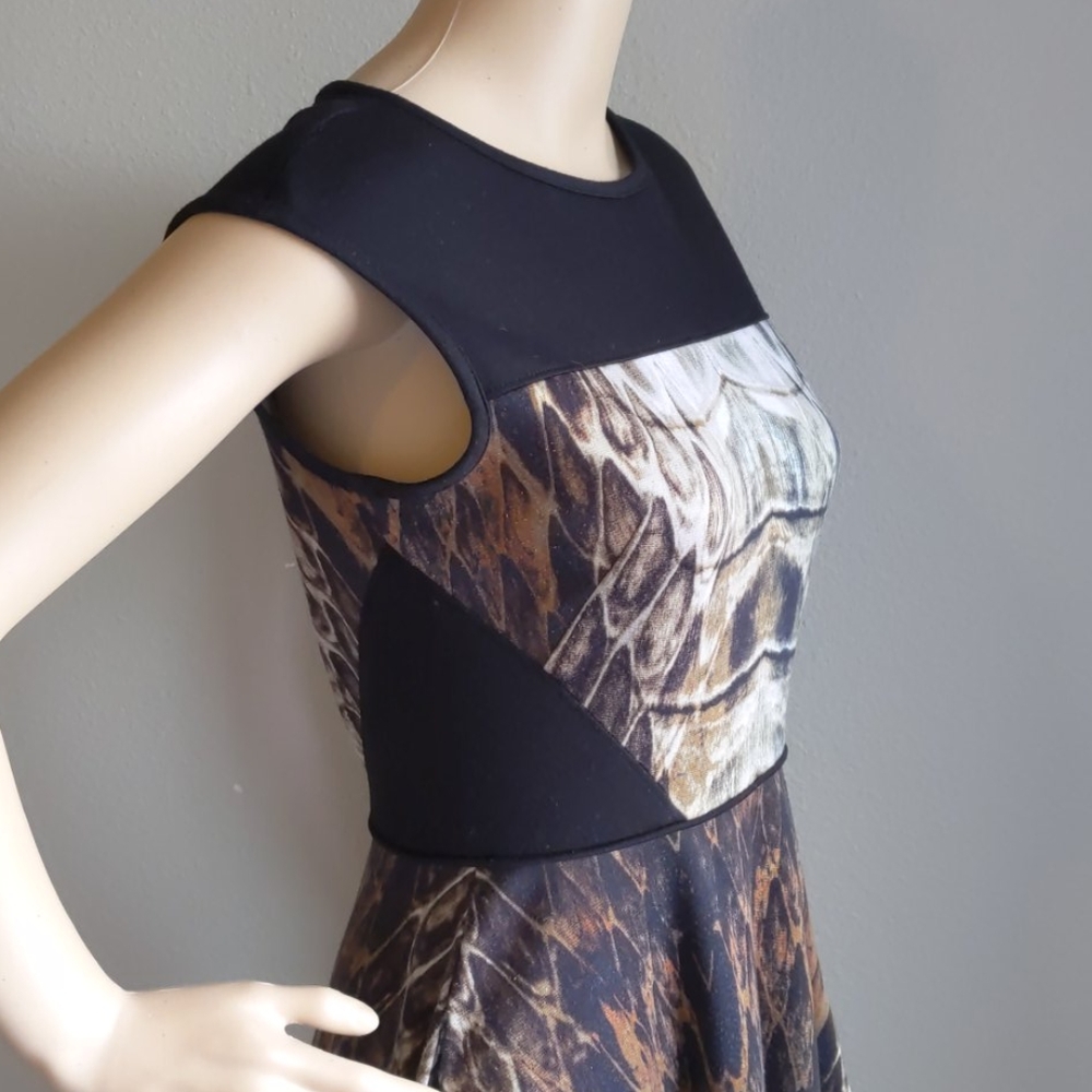 VINCE CAMUTO MULTICOLOR SLEEVELESS  DRESS SZ 2 - Picture 4 of 15